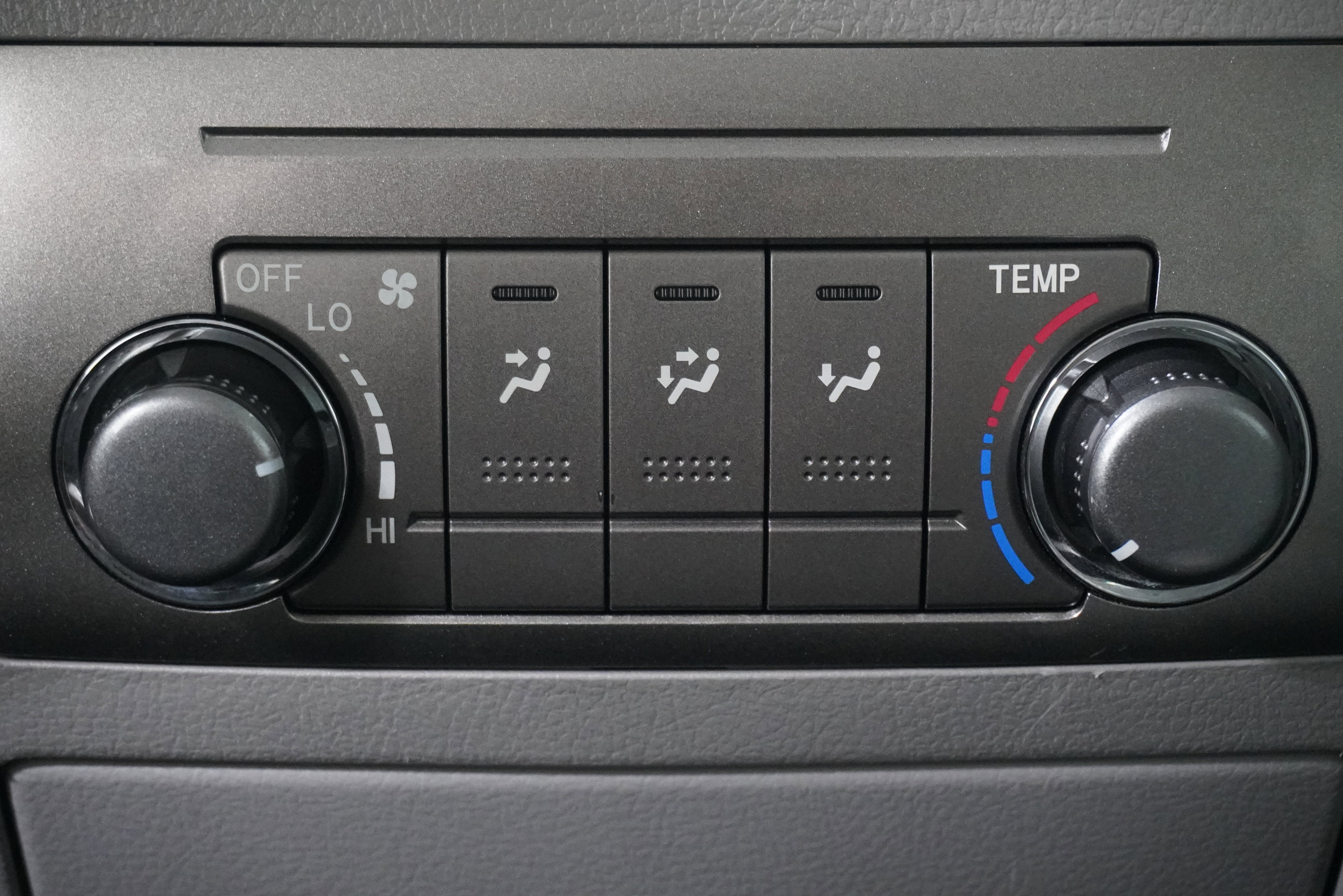 Used 2011 Toyota Highlander SE w/ Tow Pkg FWD image 14