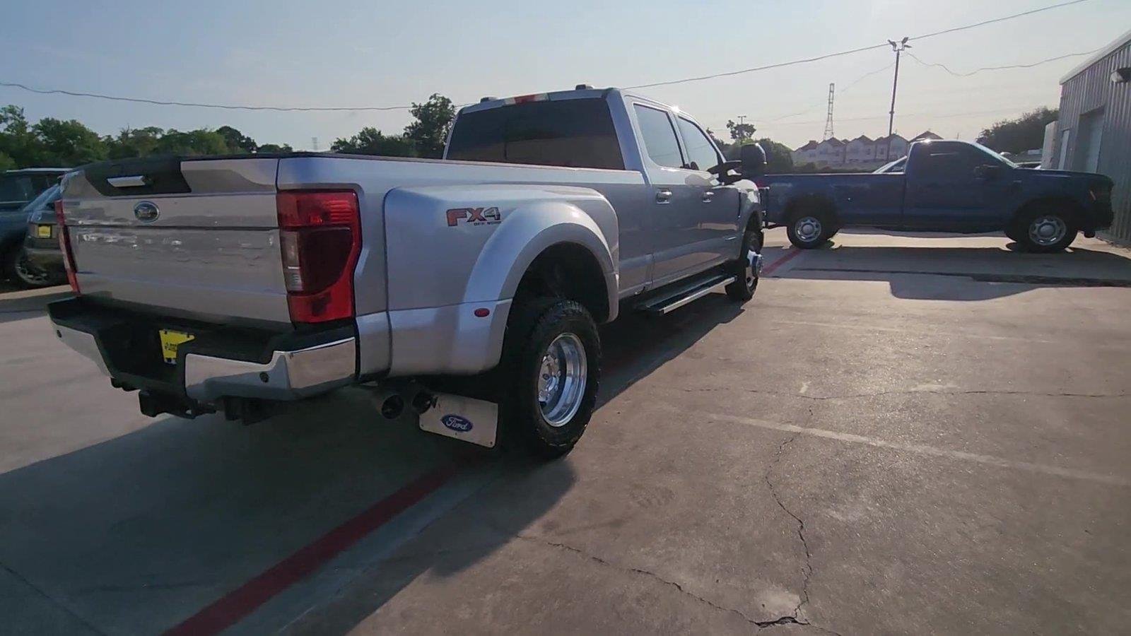 Used 2022 Ford F350 Lariat w/ Lariat Value Package AWD/4WD image 32