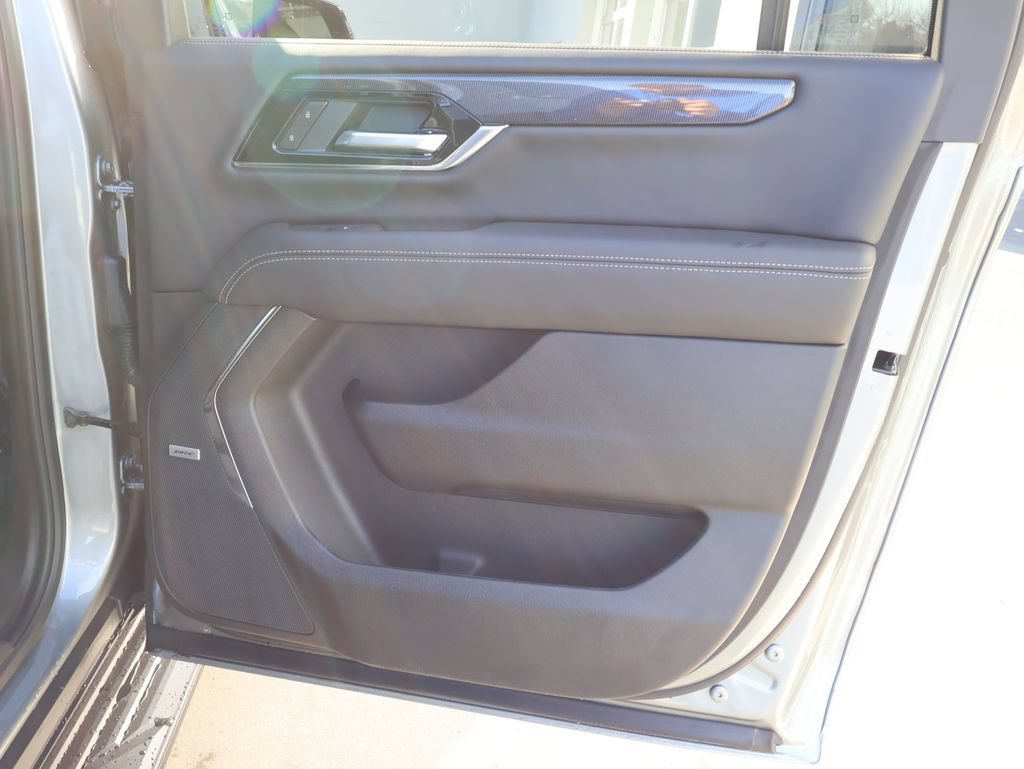 New 2026 GMC Yukon XL Elevation w/ LPO, Elevation Black Package AWD/4WD image 38