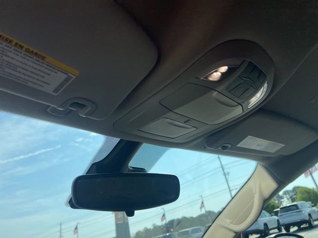 Used 2023 Chrysler Voyager LX image 16