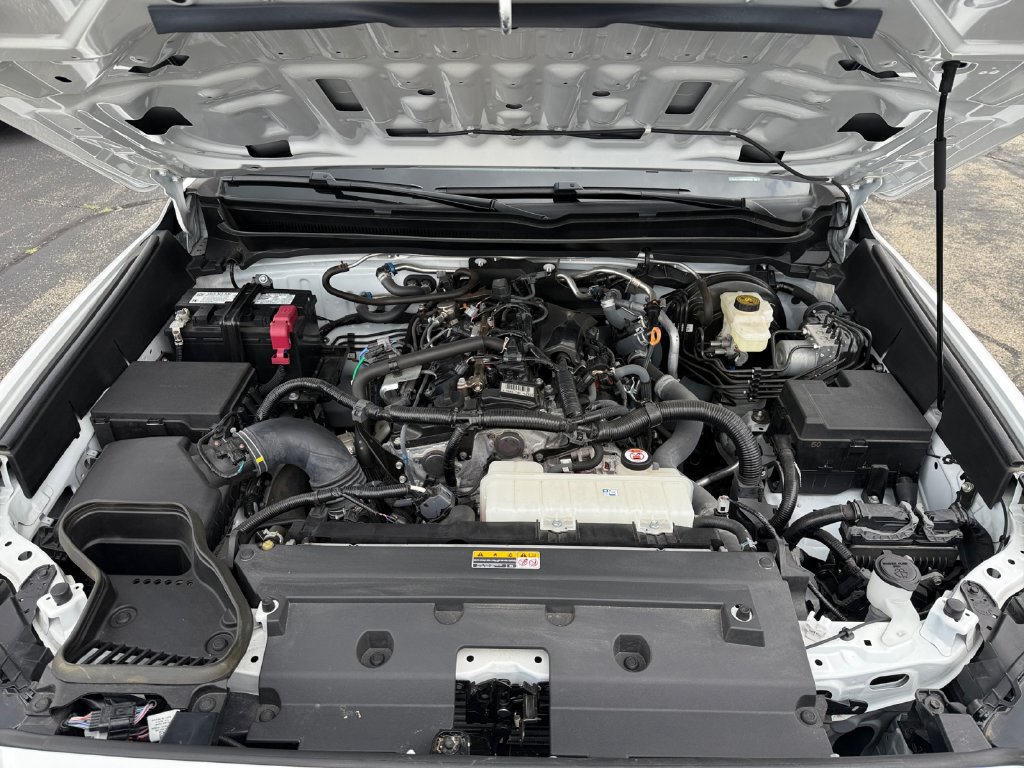 Used 2024 Toyota Tacoma SR5 AWD/4WD image 27