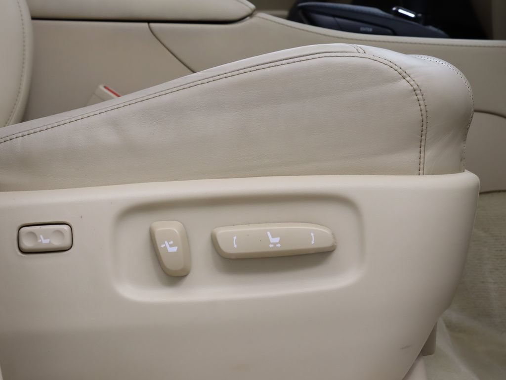Used 2017 Lexus LX 570 4WD w/ Luxury Package image 29