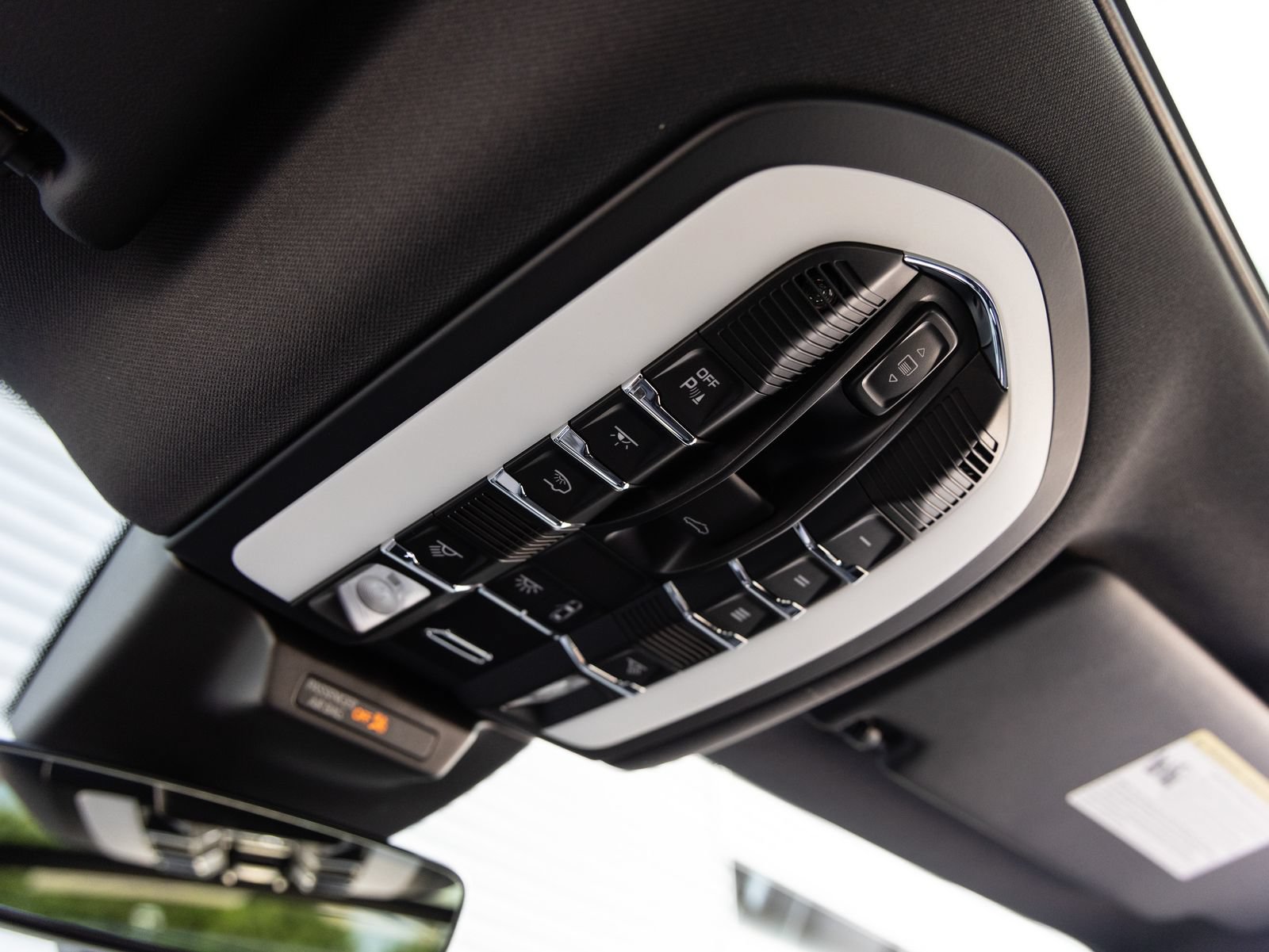 Certified 2026 Porsche Macan AWD/4WD image 19