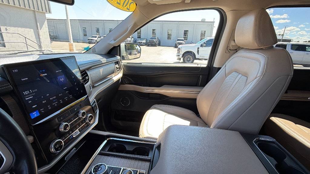 Used 2024 Ford Expedition Limited AWD/4WD image 21
