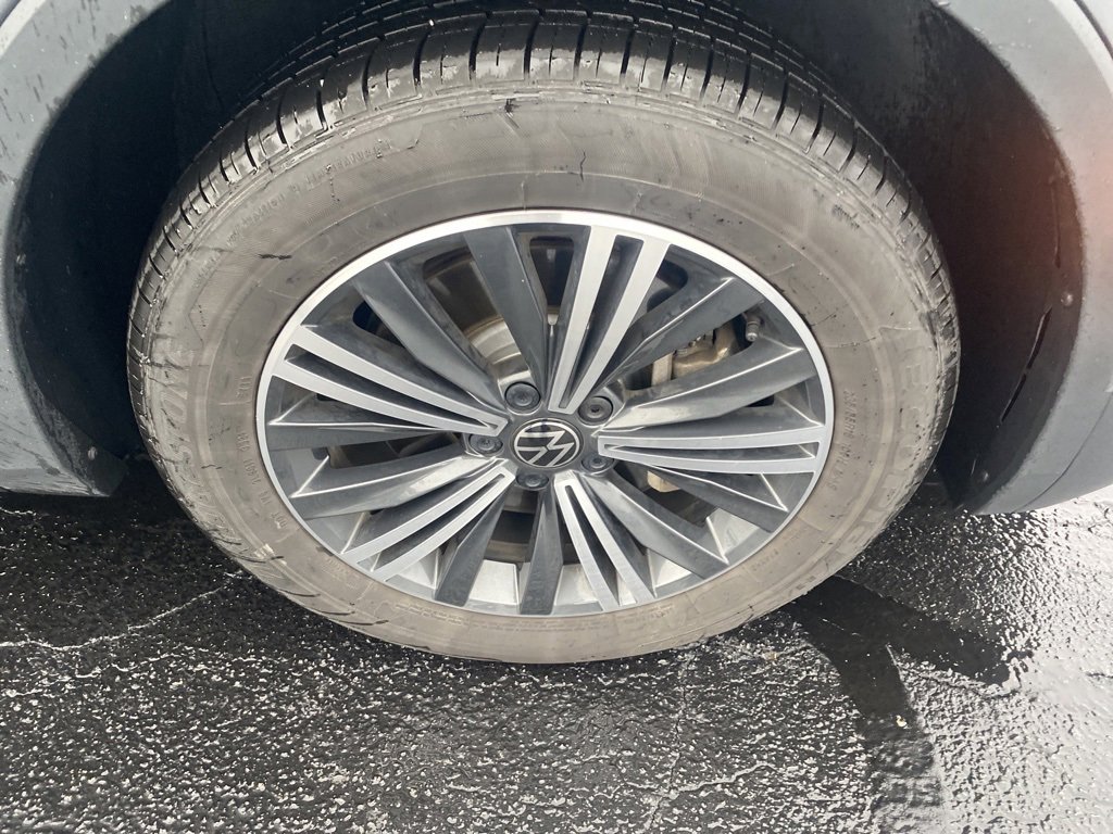 Used 2024 Volkswagen Tiguan Wolfsburg Edition image 31