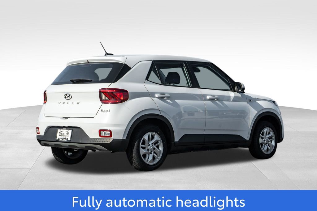 Used 2023 Hyundai Venue SE FWD image 7