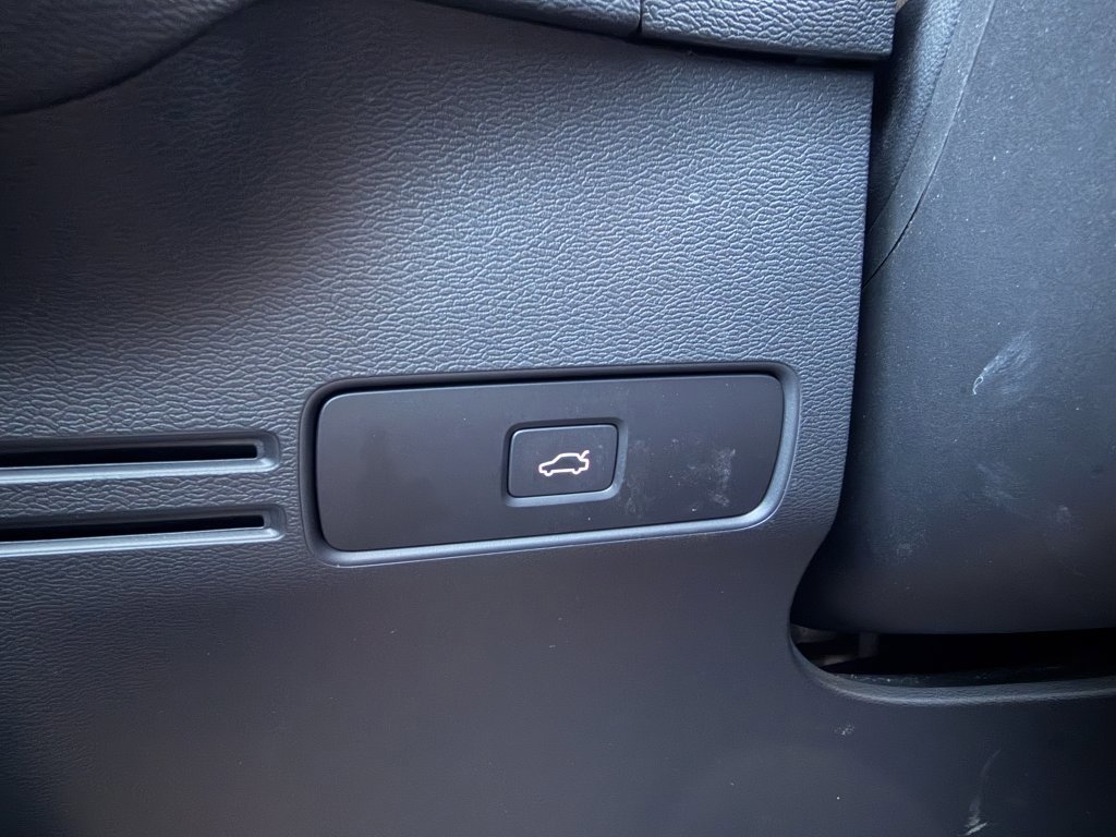 Used 2023 Volvo C40 P8 Recharge Plus w/ Protection Package Premier image 29