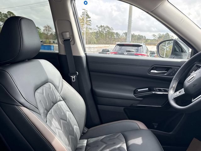 New 2026 Nissan Pathfinder Platinum w/ Cargo Package FWD image 13