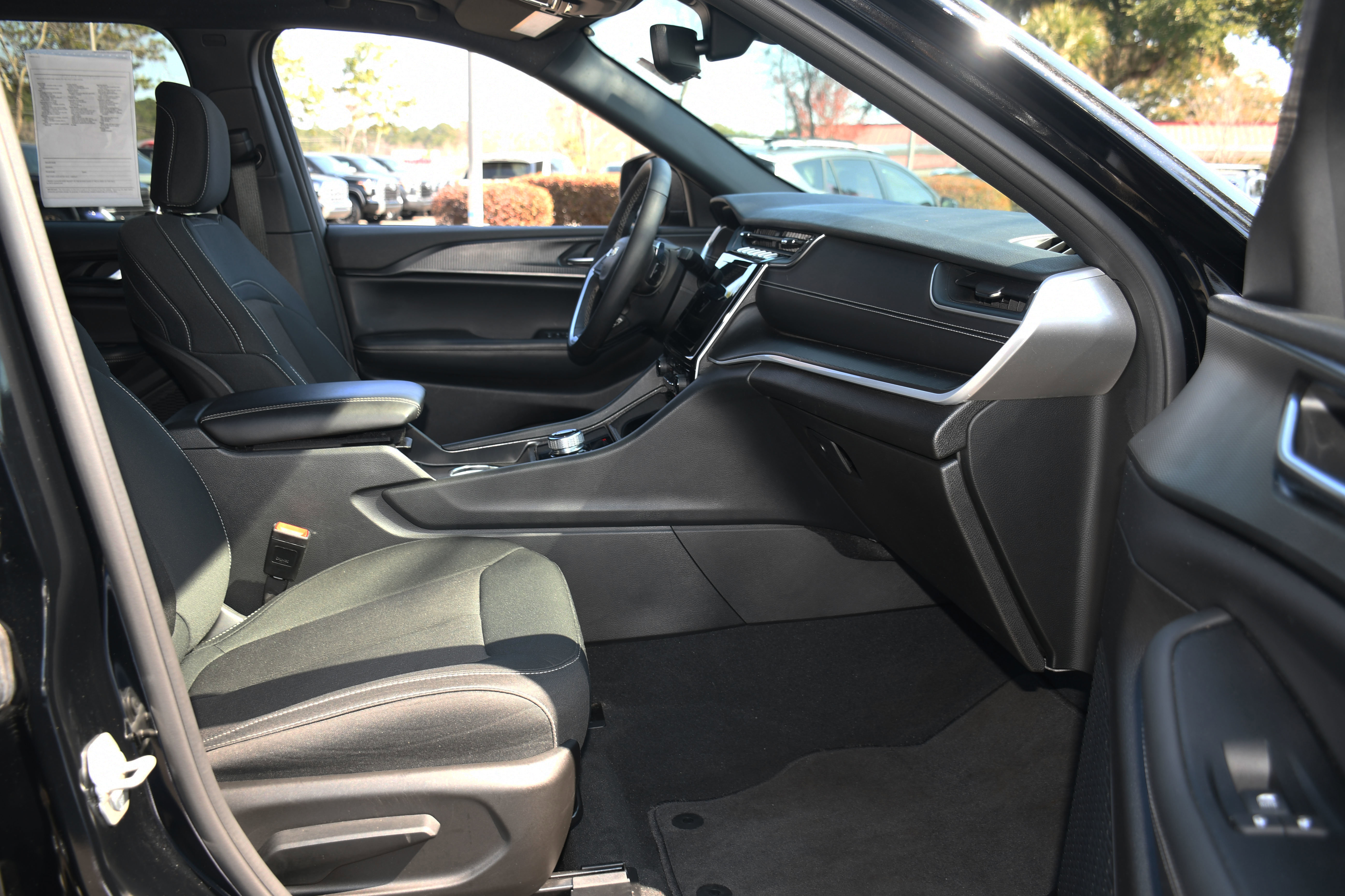 Used 2024 Jeep Grand Cherokee Laredo w/ Luxury Tech Group I image 20