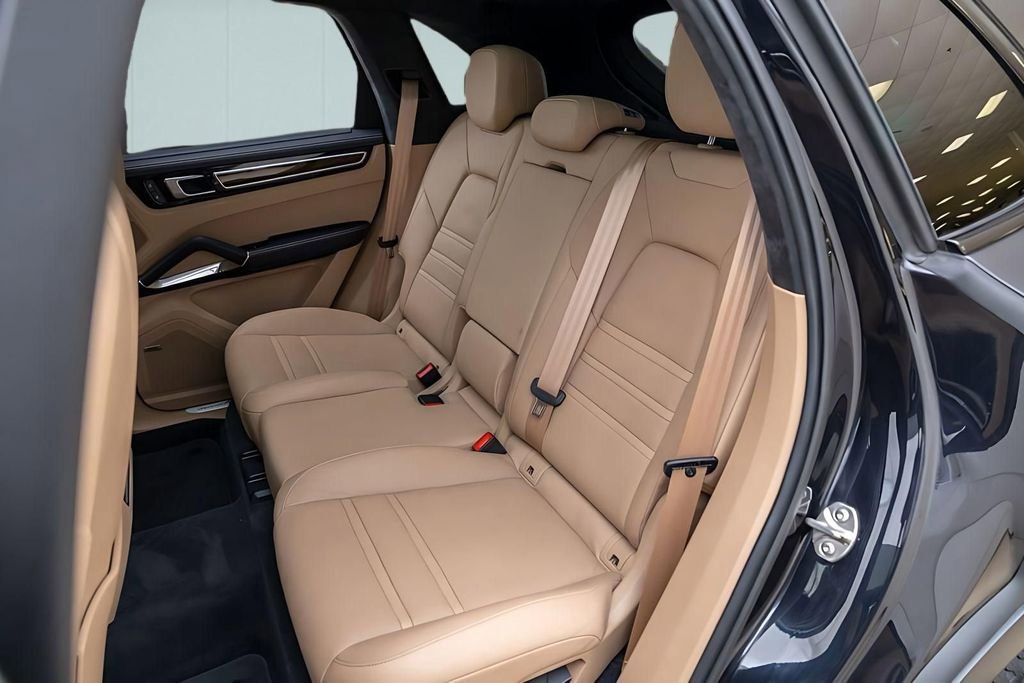 Used 2022 Porsche Cayenne Turbo image 24