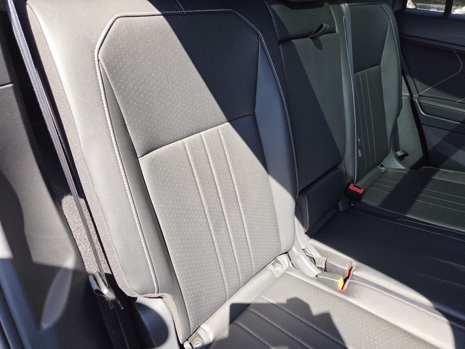 Used 2022 Volkswagen Tiguan SE R-Line AWD/4WD image 29