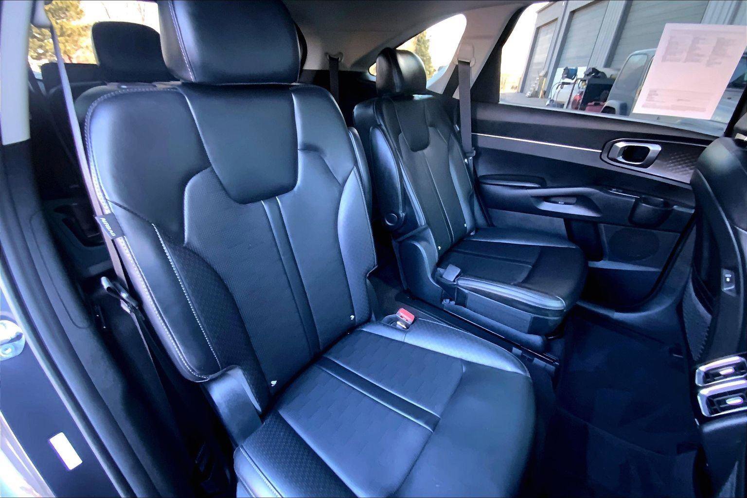 Used 2025 Kia Sorento EX image 27
