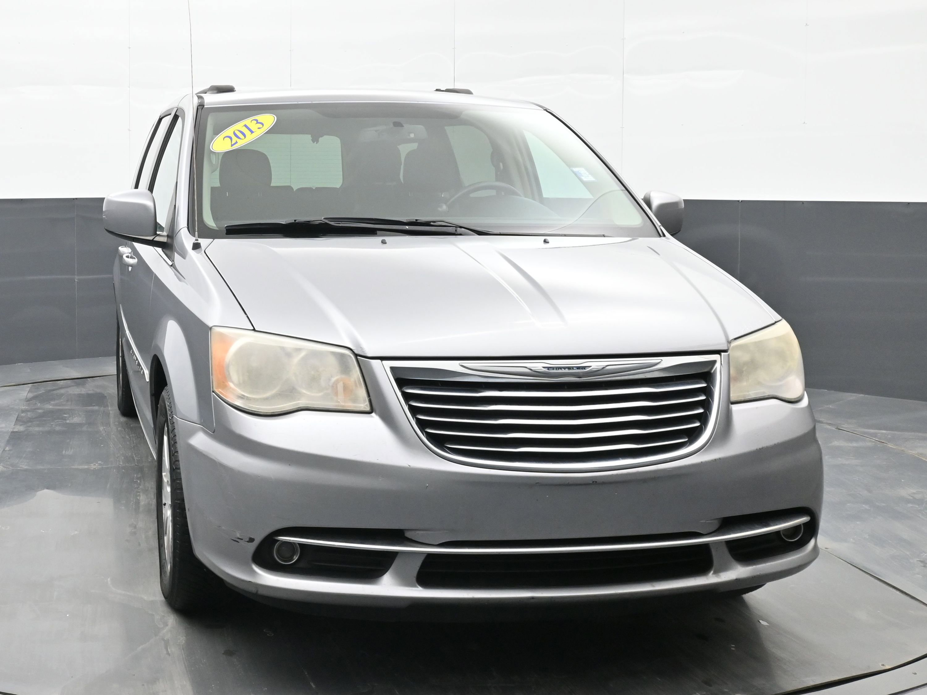 Used 2013 Chrysler Town & Country Touring image 2
