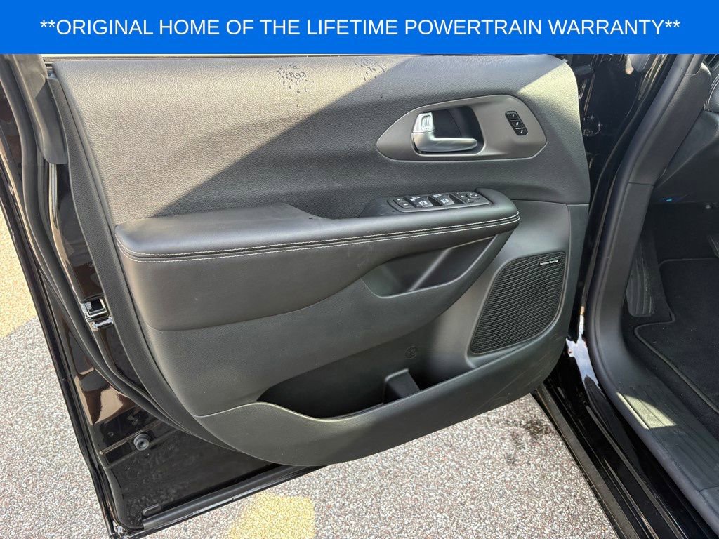 New 2027 Chrysler Pacifica Limited AWD/4WD image 9