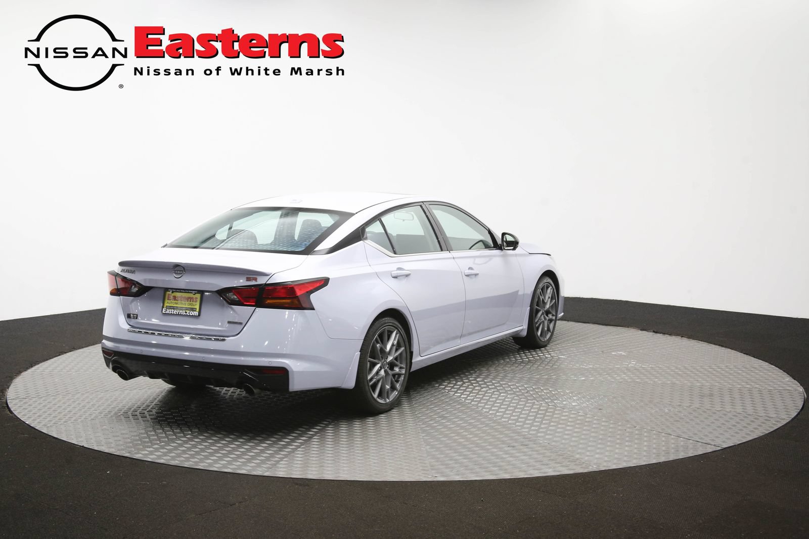 Used 2023 Nissan Altima 2.0 SR FWD image 39