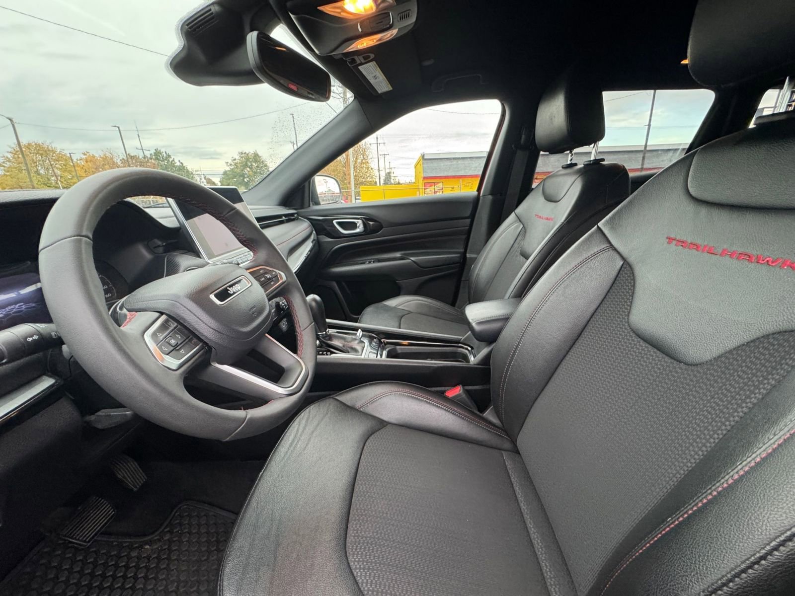 Used 2025 Jeep Compass Trailhawk image 25