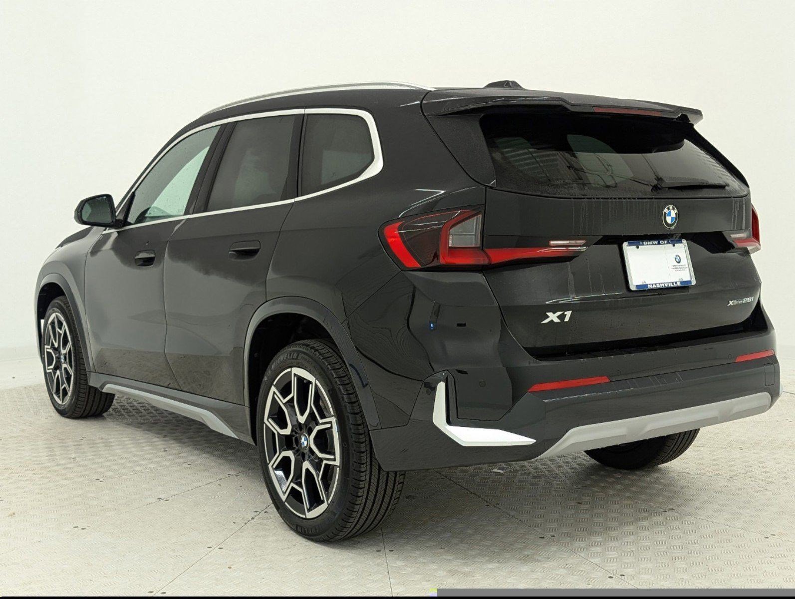 Used 2025 BMW X1 xDrive28i w/ Convenience Package AWD/4WD image 3