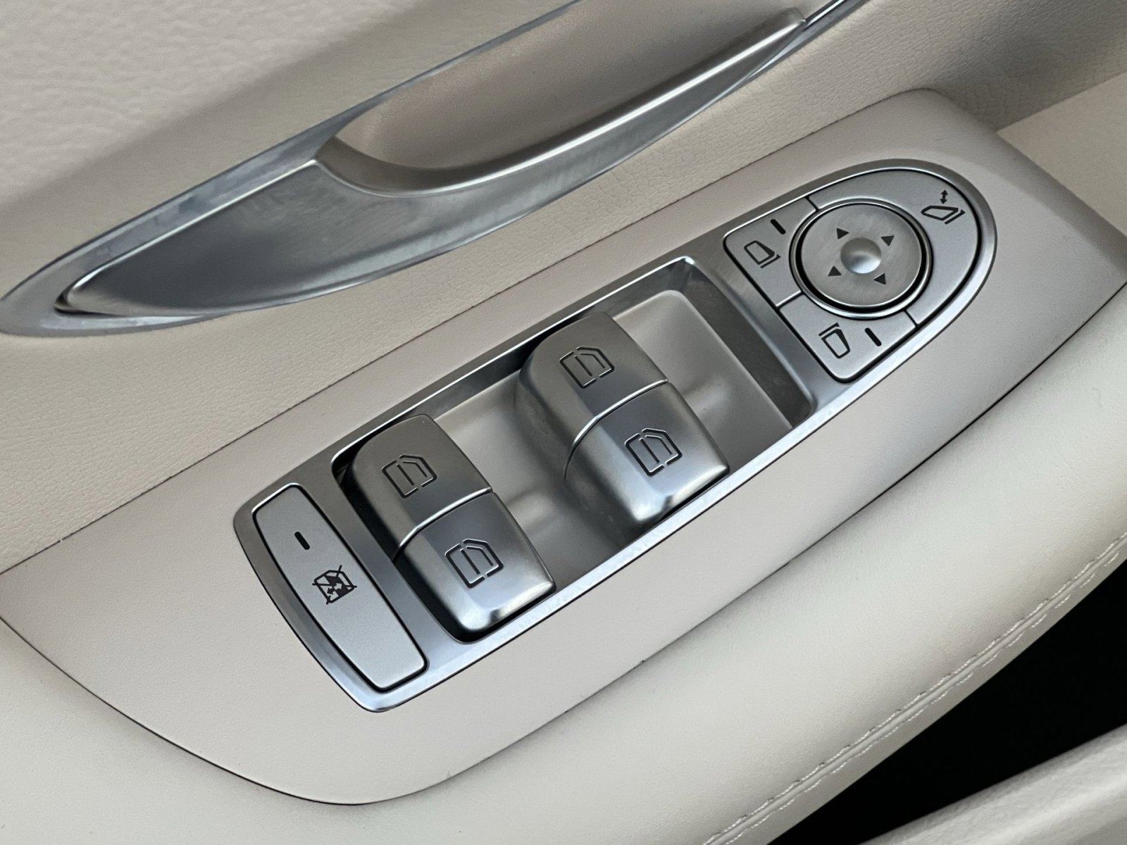 Used 2019 Mercedes-Benz E 450 4MATIC Cabriolet image 13