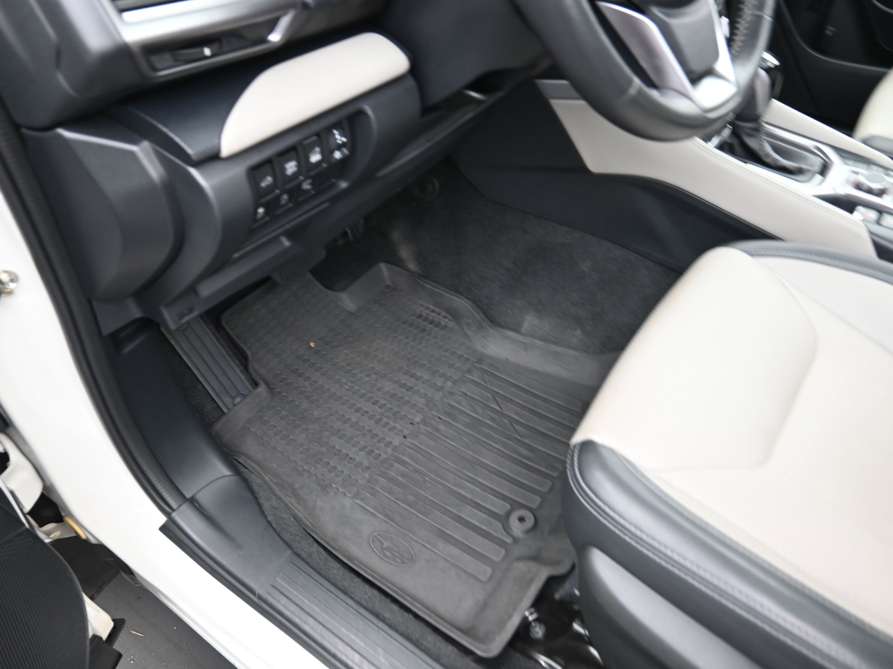 Used 2022 Subaru Forester Limited image 17