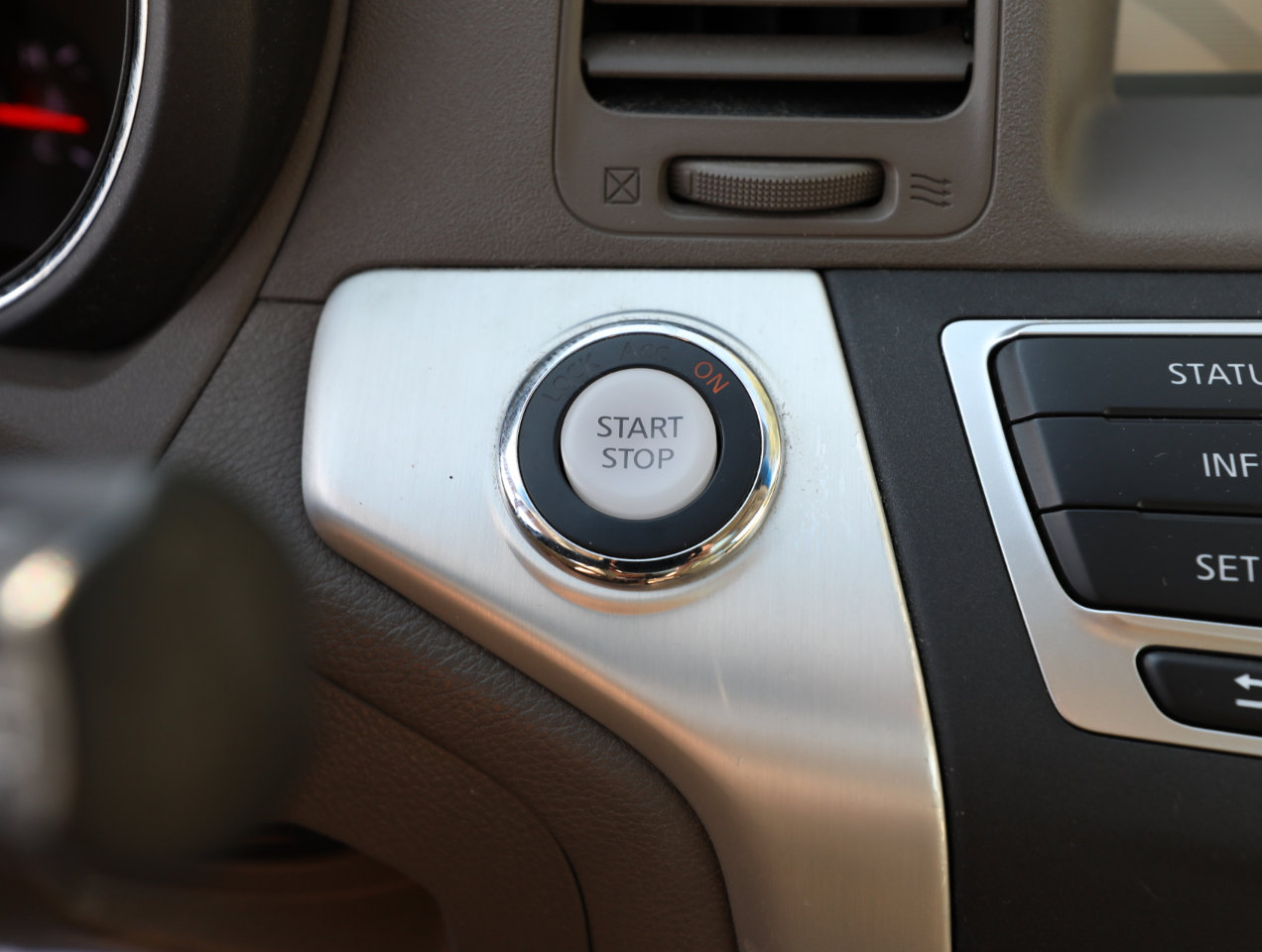 Used 2010 Nissan Murano SL w/ Leather Pkg image 23