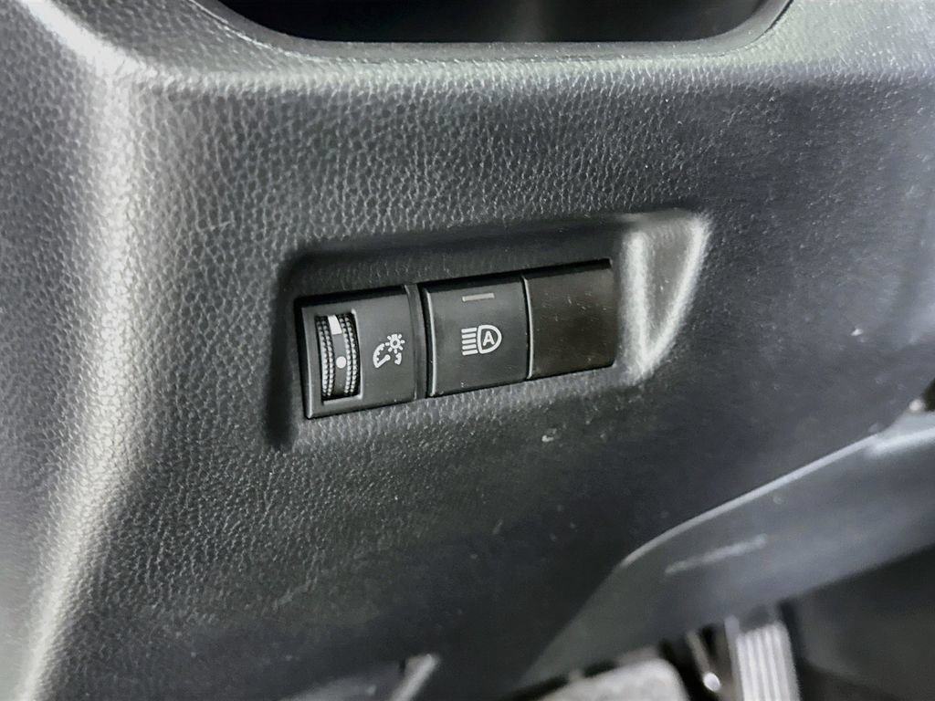 Used 2023 Toyota RAV4 LE AWD/4WD image 10