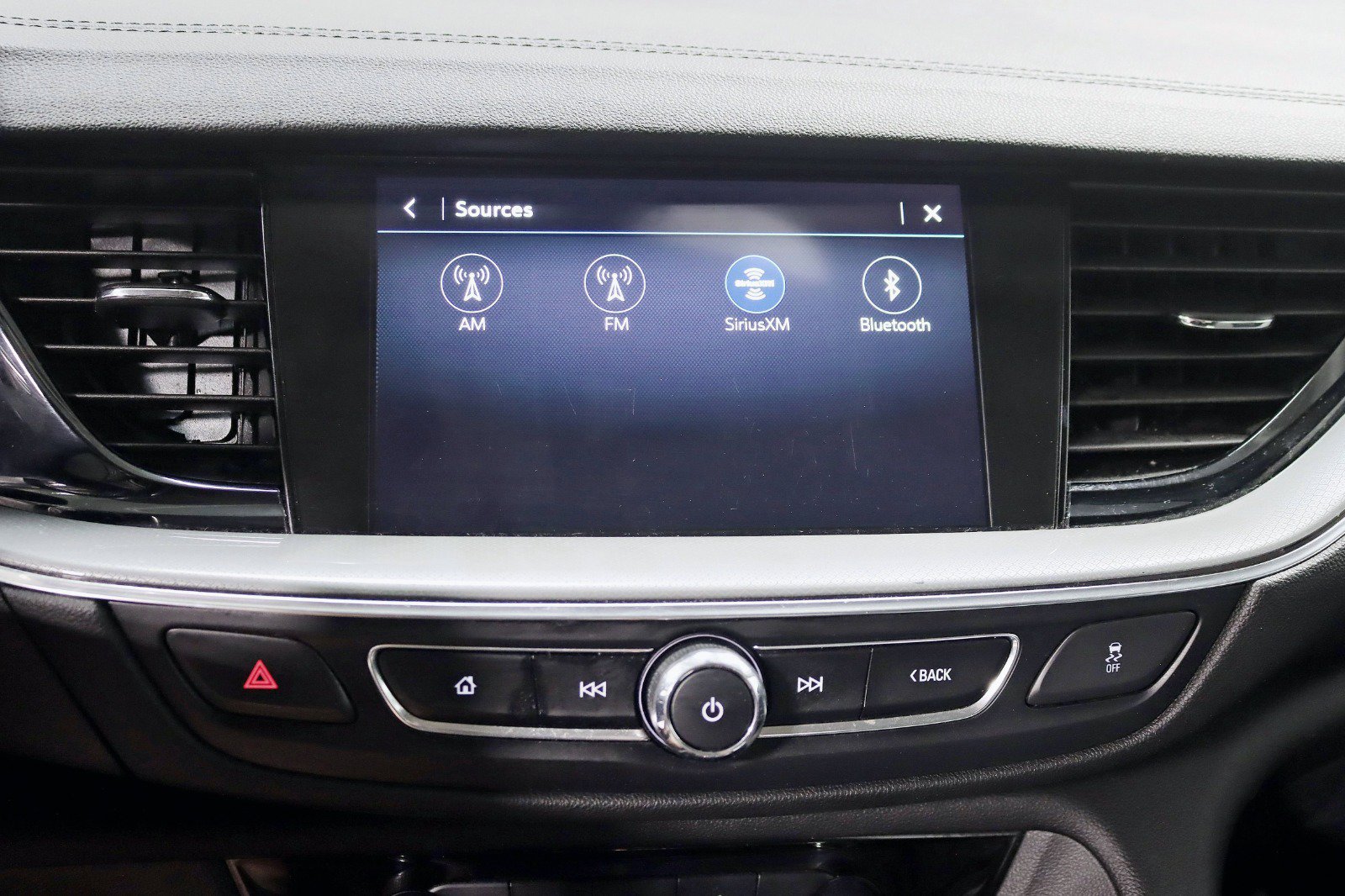 Used 2018 Buick Regal Preferred w/ Sights and Sounds Package AWD/4WD image 20