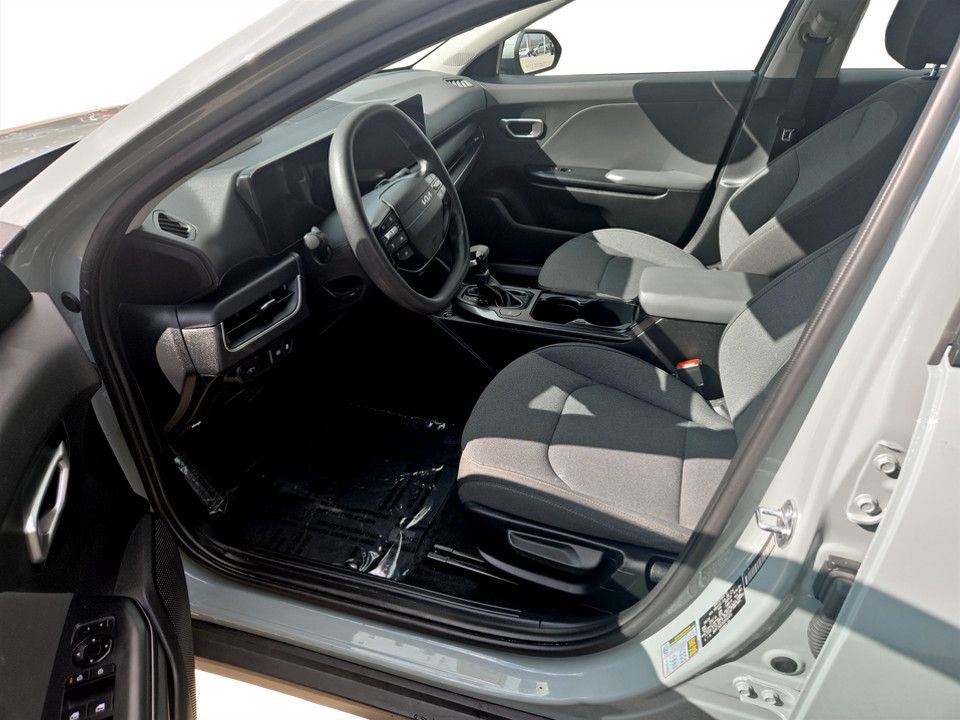 Used 2025 Kia K4 LXS image 25