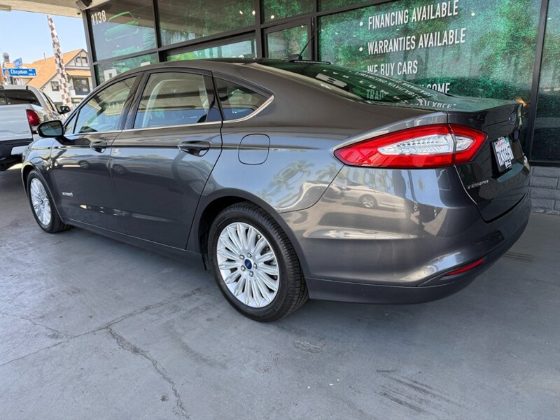 Used 2015 Ford Fusion SE FWD image 6