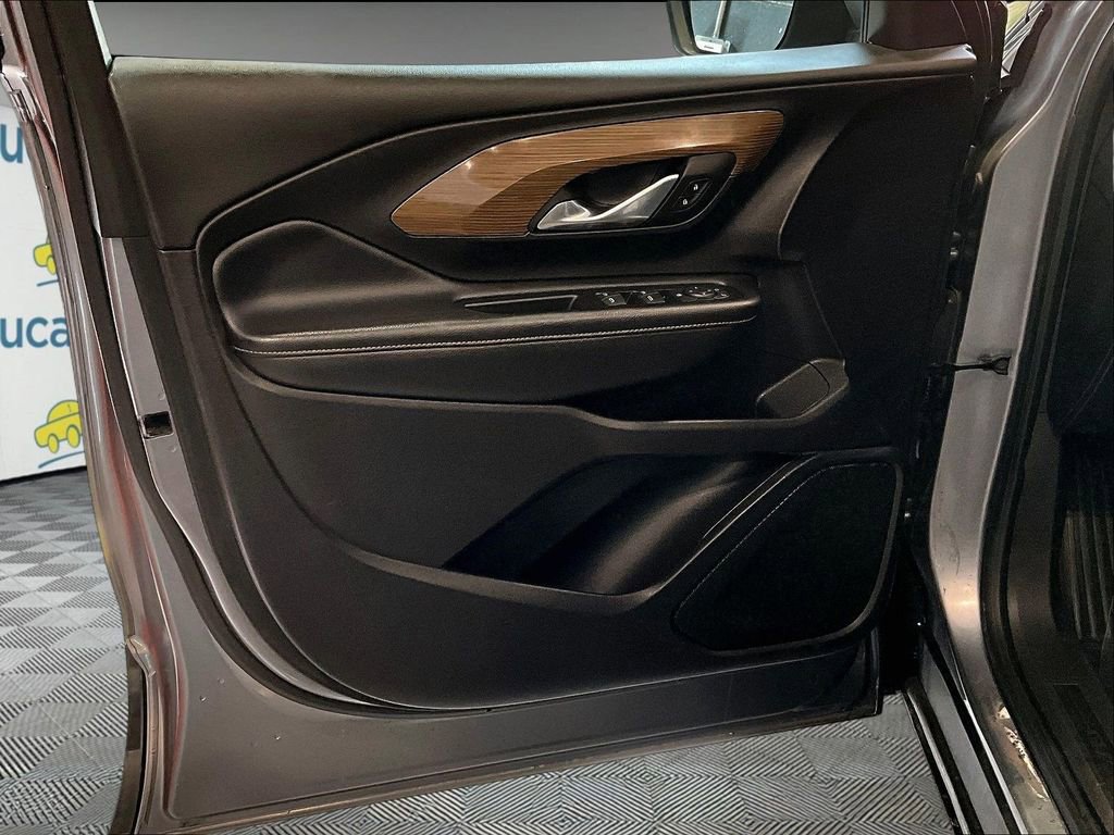 Used 2018 GMC Terrain SLE w/ Driver Convenience Package image 9