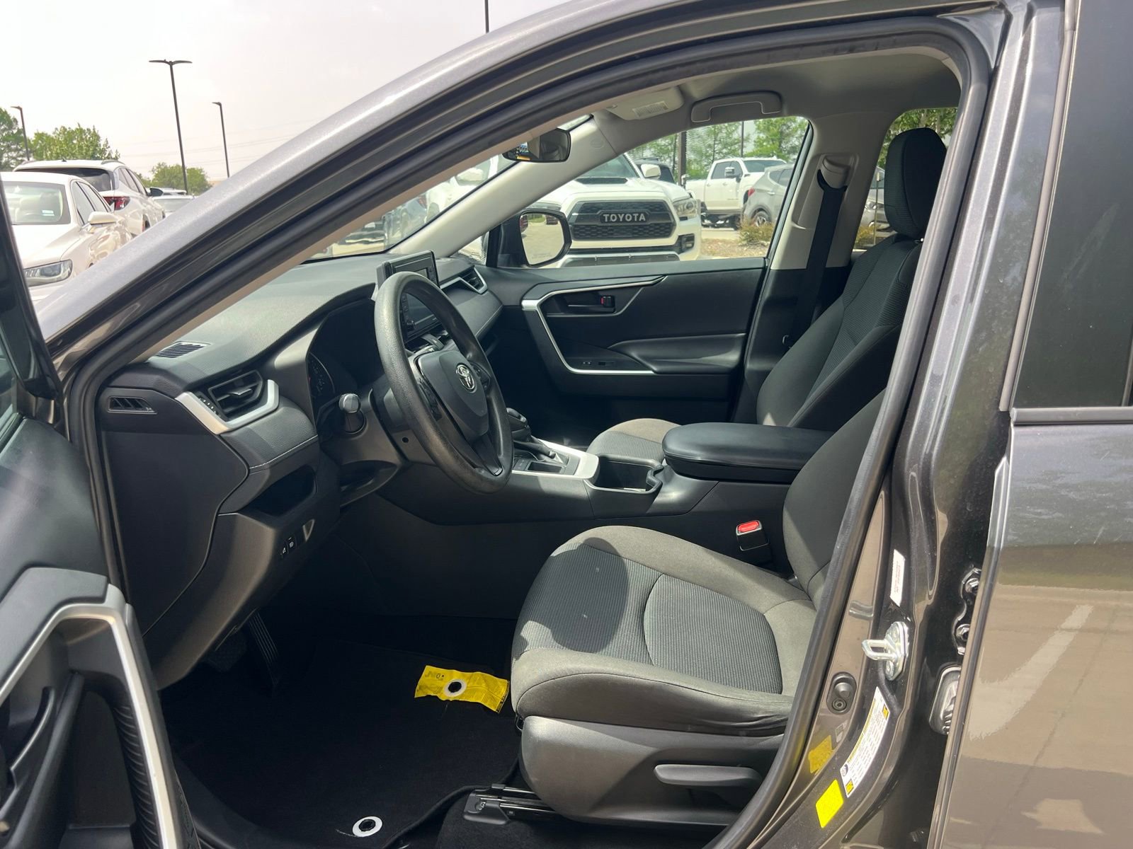 Used 2022 Toyota RAV4 LE FWD image 22