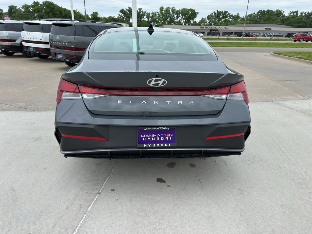New 2026 Hyundai Elantra SE FWD image 9