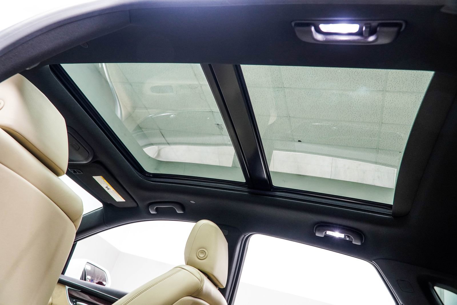 Used 2017 Cadillac XT5 Luxury w/ Driver Awareness Package image 36