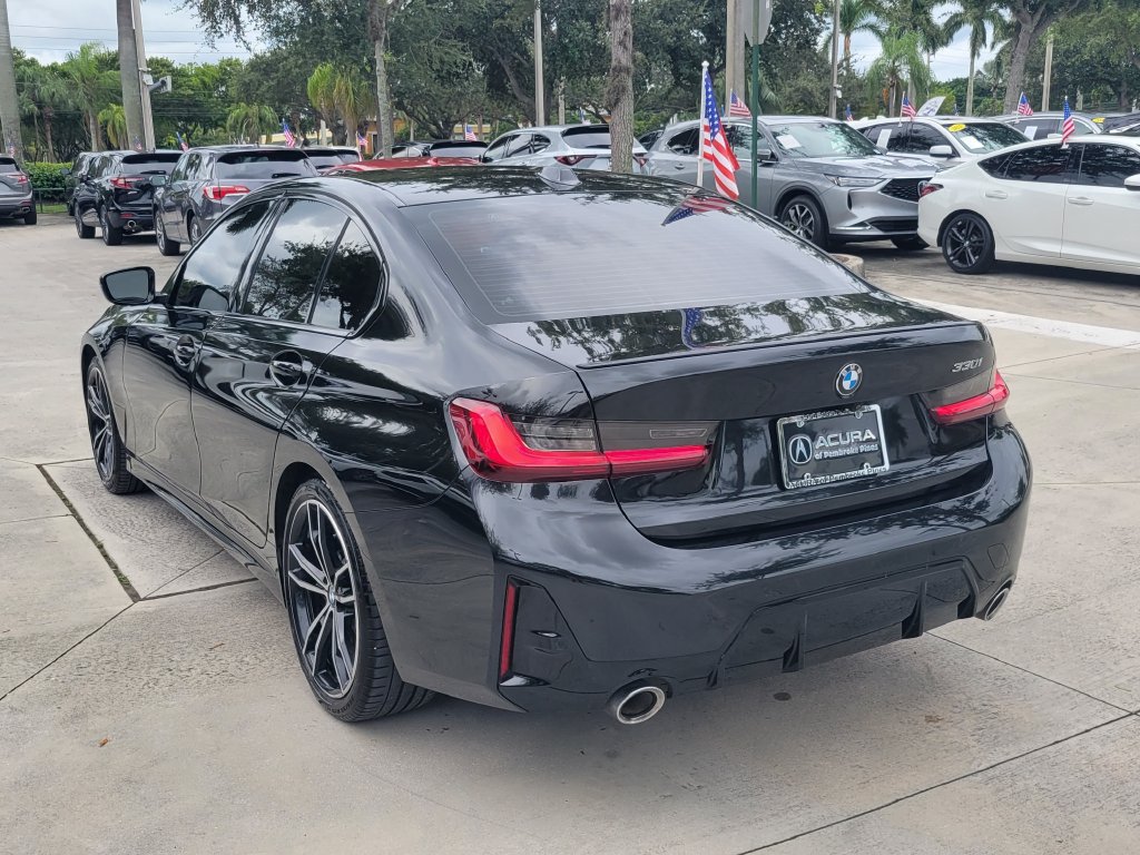 Used 2024 BMW 330i Sedan w/ M Sport Package RWD image 5