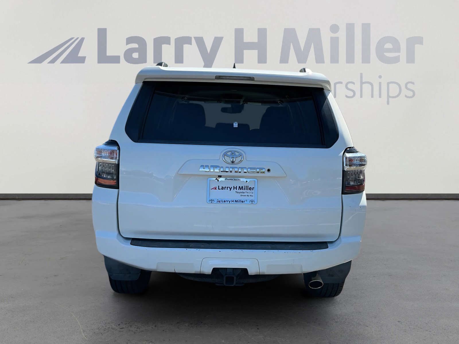 Used 2020 Toyota 4Runner SR5 AWD/4WD image 4