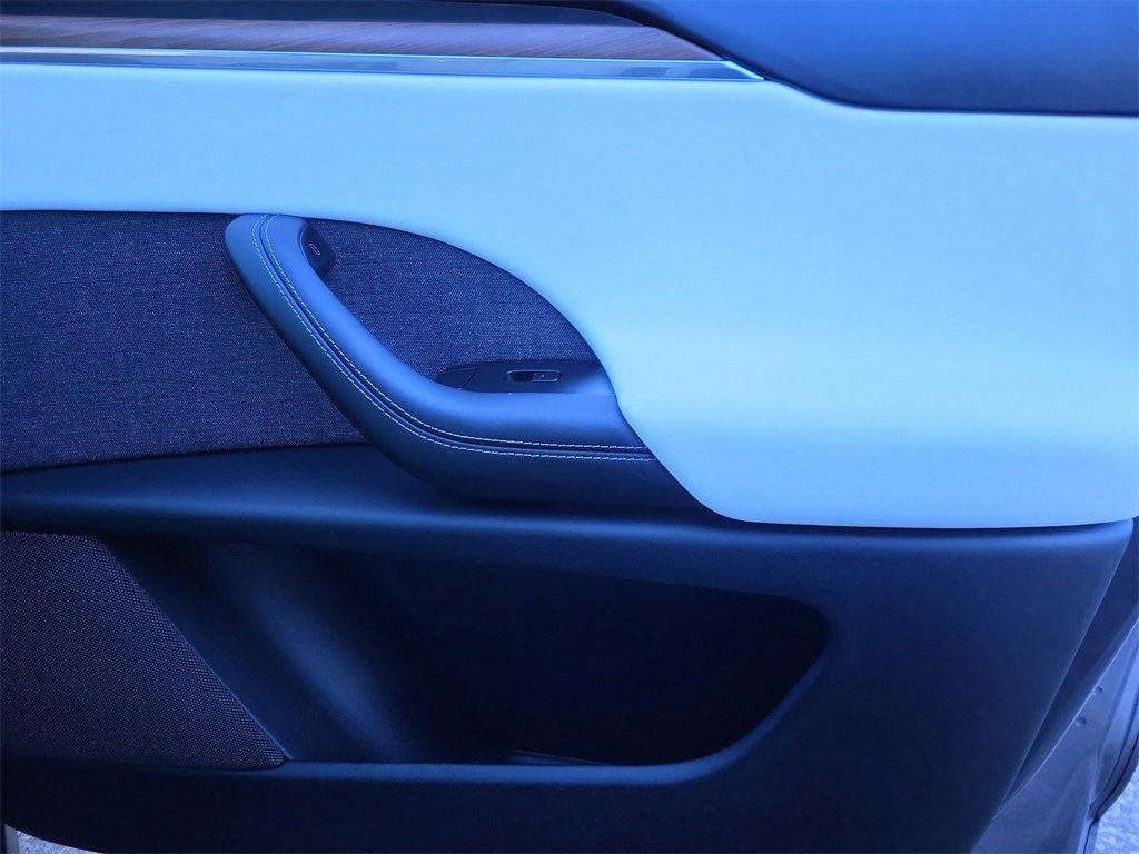 Used 2022 Tesla Model X image 17