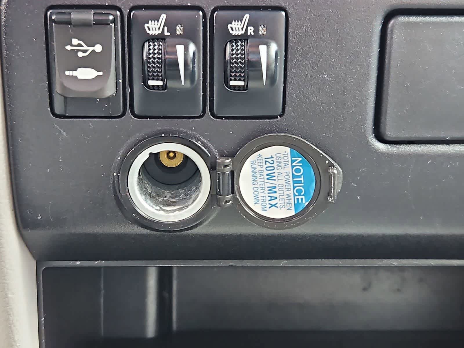 Used 2017 Toyota Sienna XLE AWD/4WD image 32