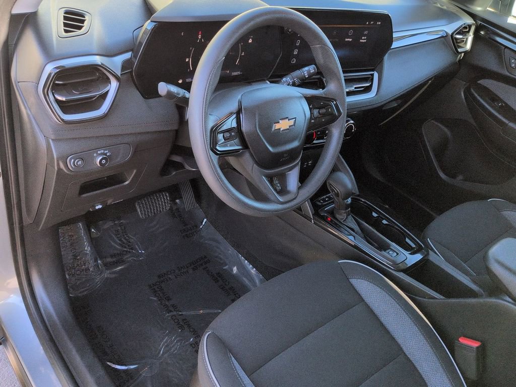 Used 2025 Chevrolet TrailBlazer LT FWD image 11