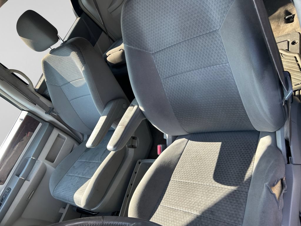 Used 2010 Chrysler Town & Country Touring FWD image 20