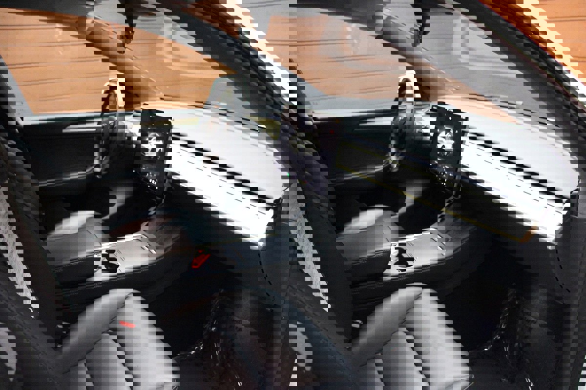 Used 2023 Tesla Model Y Long Range image 18