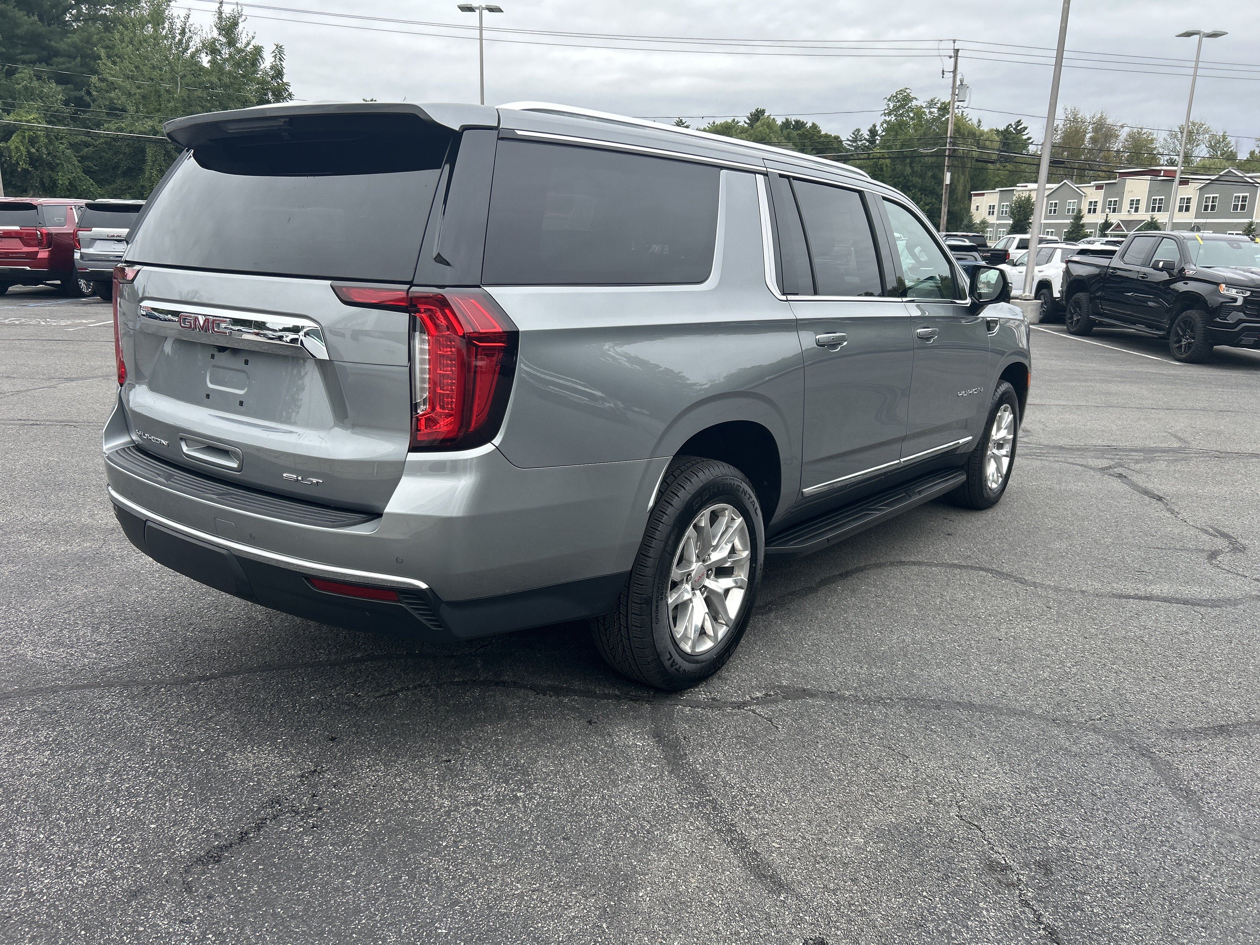 Certified 2023 GMC Yukon XL SLT w/ SLT Premium Package AWD/4WD image 15
