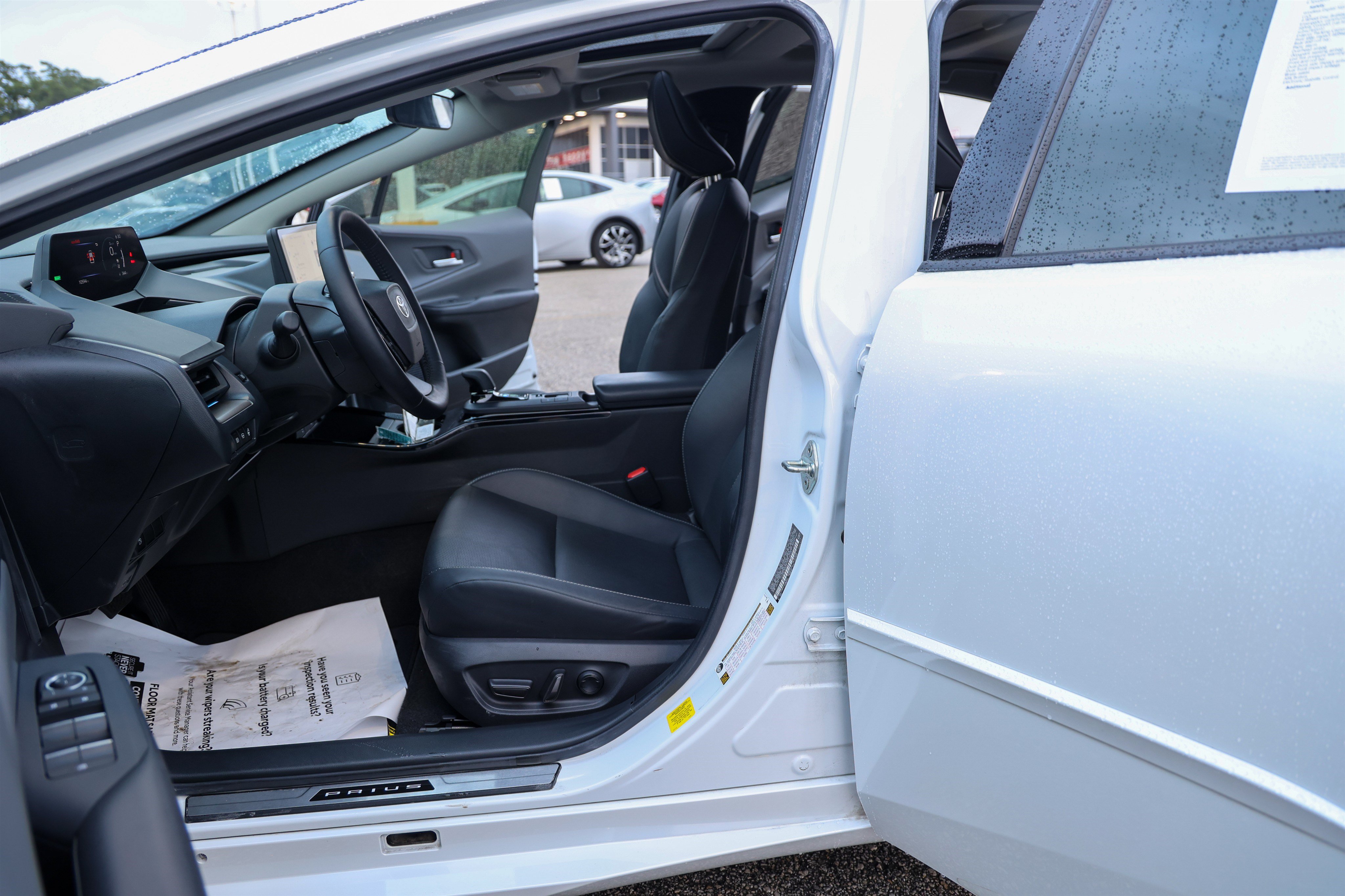 Used 2023 Toyota Prius XLE FWD image 32