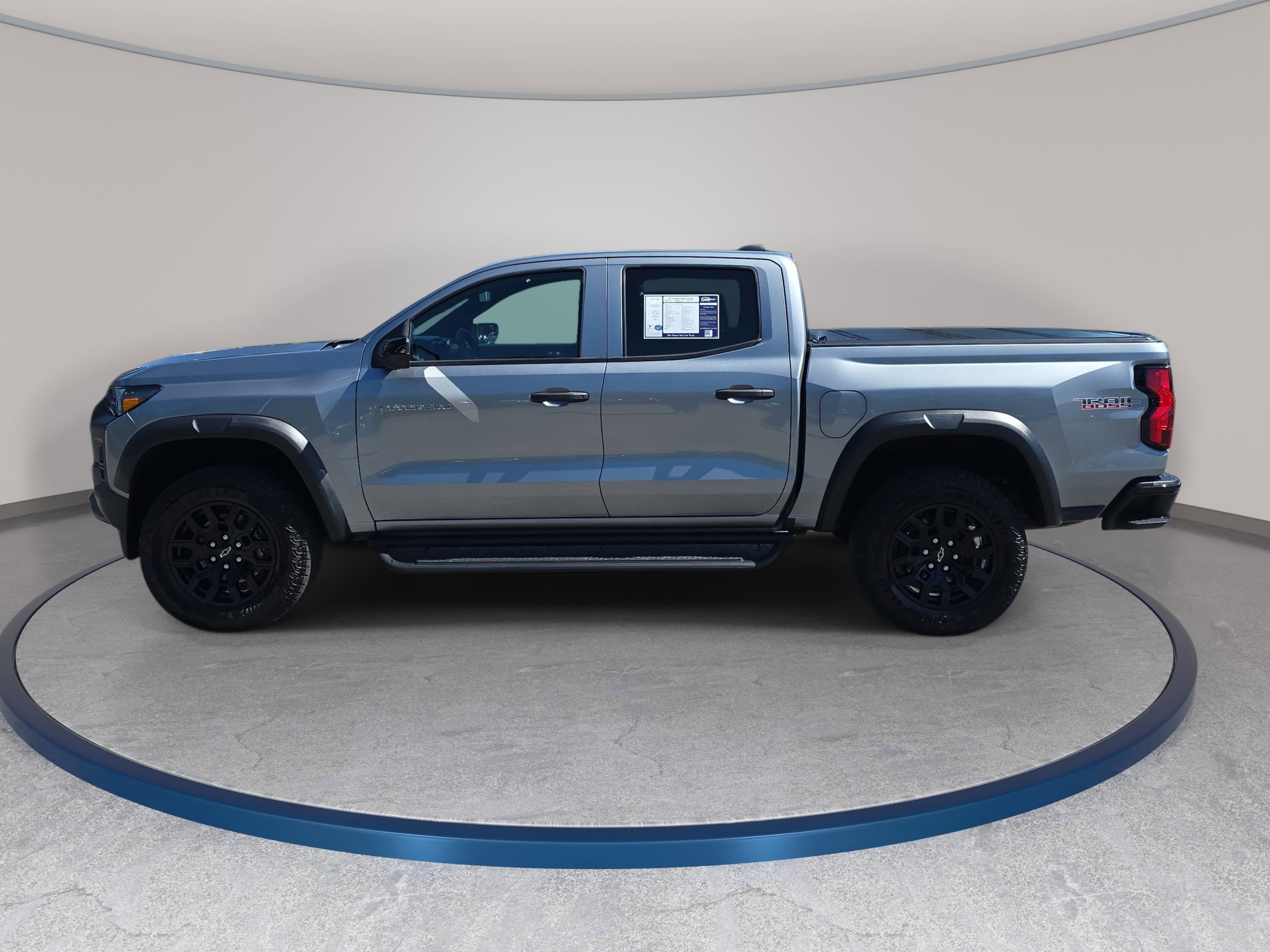 Used 2023 Chevrolet Colorado Trail Boss w/ Technology Package AWD/4WD image 8