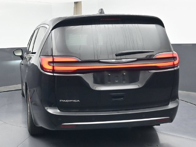 Used 2024 Chrysler Pacifica Touring-L FWD image 31