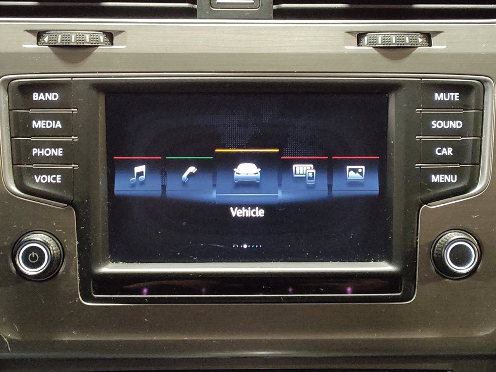 Used 2016 Volkswagen Golf S image 25