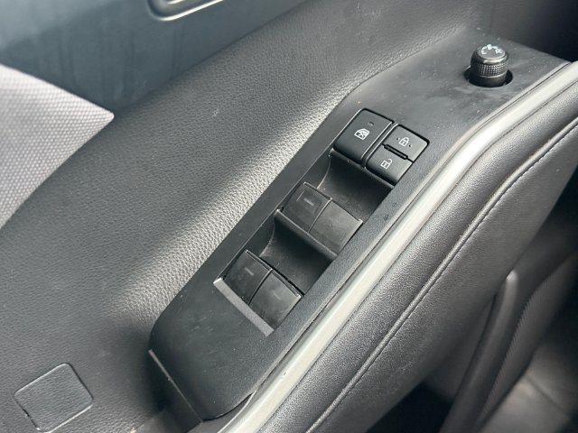 Used 2022 Toyota Highlander LE FWD image 24