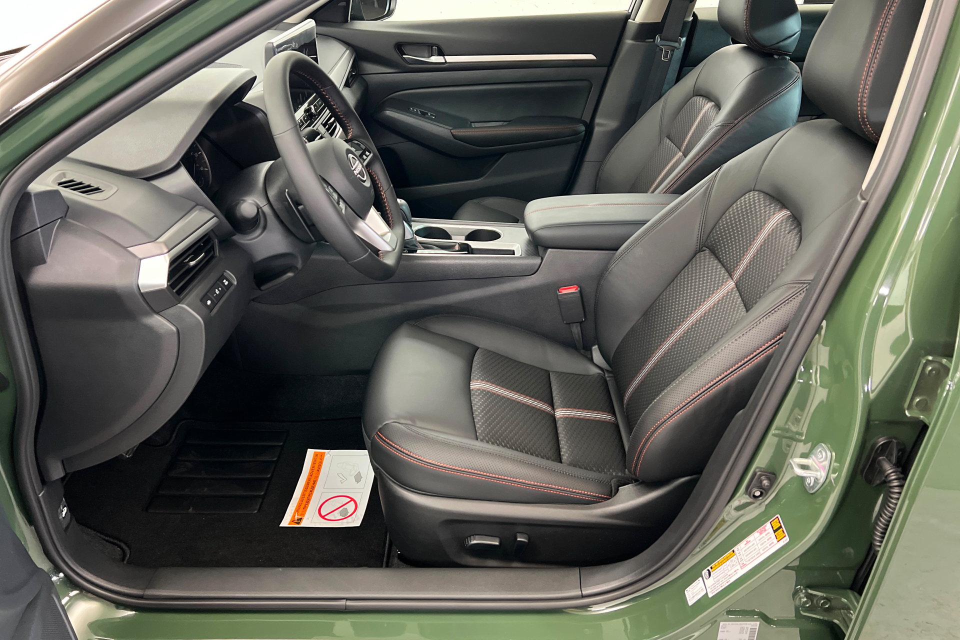 New 2026 Nissan Altima 2.5 SR w/ SR Midnight Edition Package FWD image 17