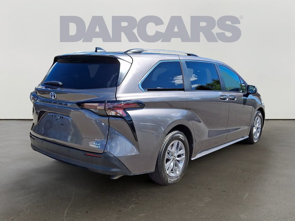 Used 2023 Toyota Sienna XLE FWD image 6