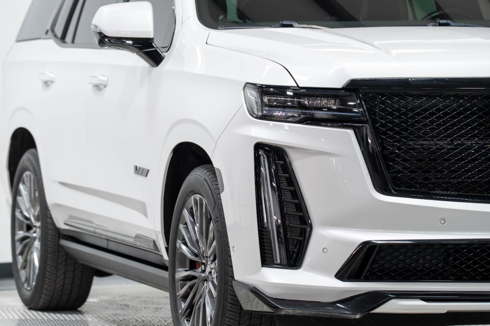 Used 2023 Cadillac Escalade V image 2