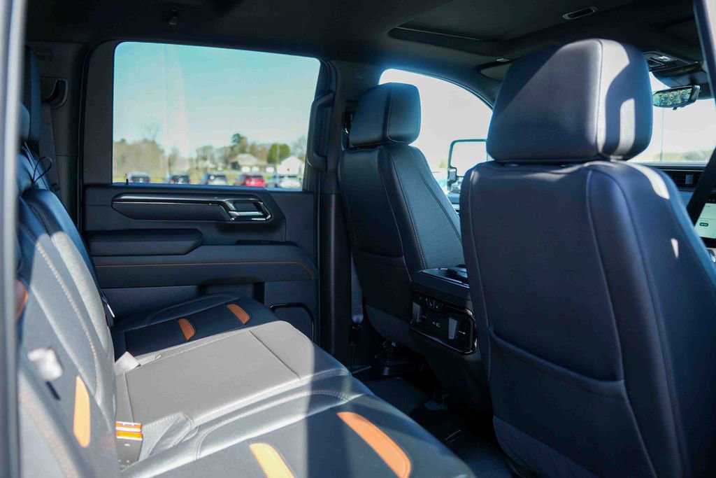 Used 2025 GMC Sierra 2500 AT4 w/ AT4 Premium Plus Package AWD/4WD image 19