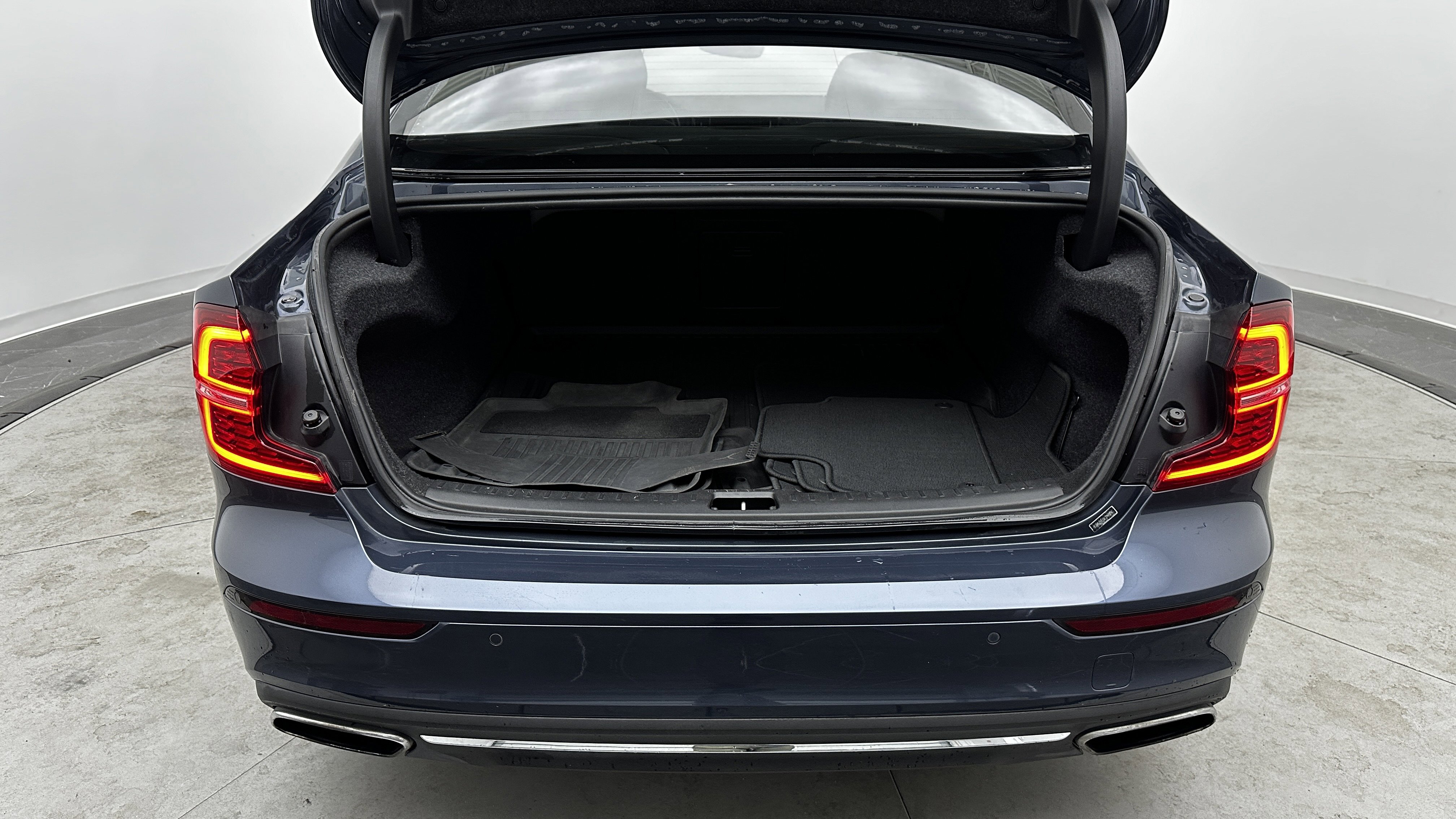 Used 2020 Volvo S60 T6 Inscription w/ Protection Package Premier image 30